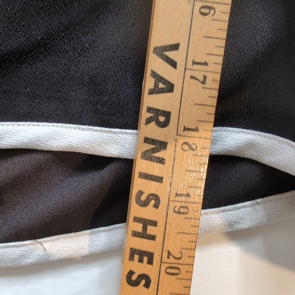F21 Black and White Blouse with Zipper, Size M - Picture 6 of 6